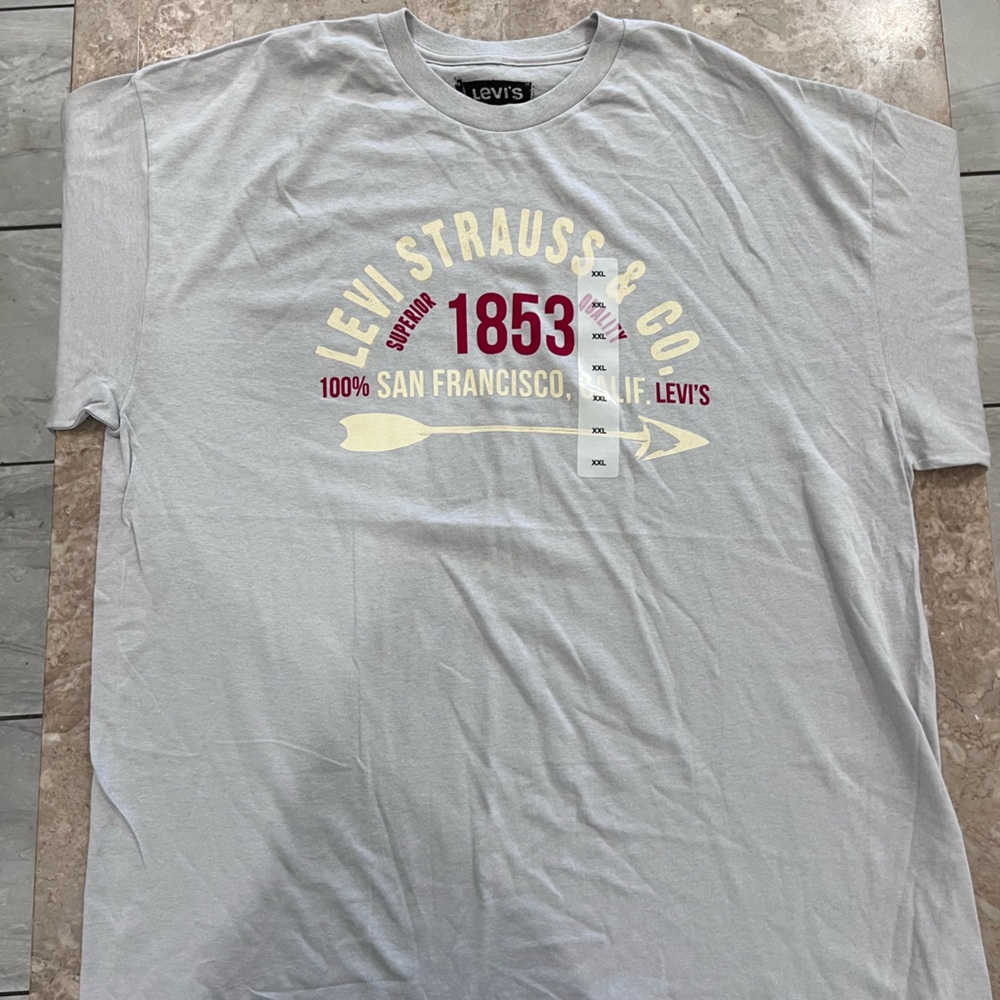 Levi’s tee